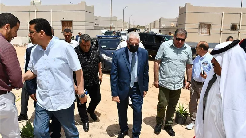 محافظ جنوب سيناء يسلم 41 عقدا لمستحقي الإسكان البدوي بالجبيل بطور سيناء كمرحلة أولى