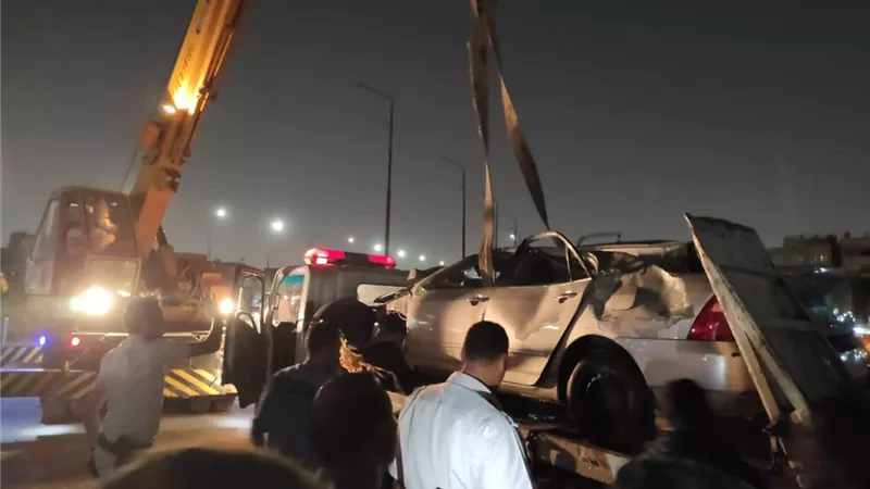 إنقلاب سيارة ملاكي في ترعة الإسماعيلية ووفاه قائدها