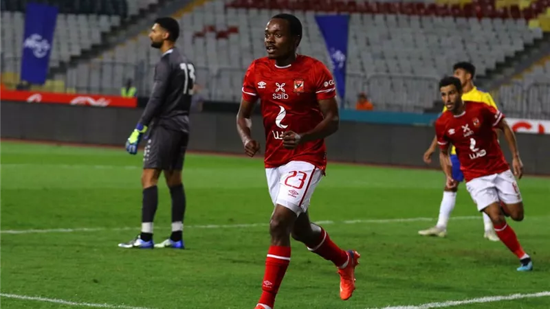بطريقة غريبة.. بيرسي تاو يهدر هدف التقدم للأهلى أمام الجيش.. فيديو