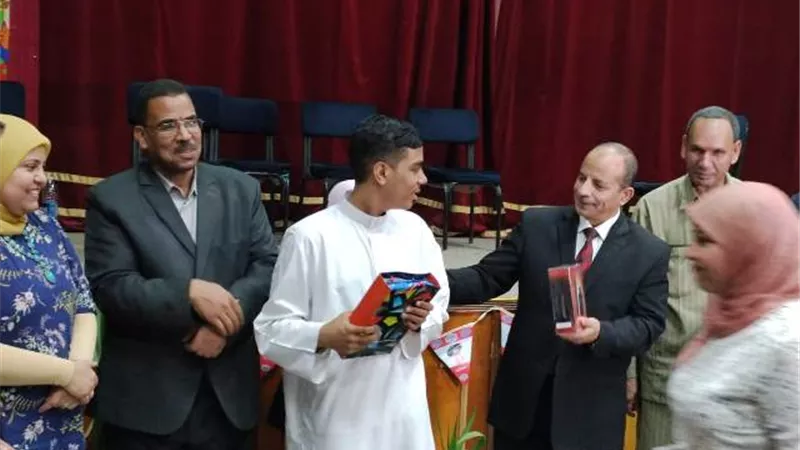 تكريم الفائزين فى مسابقة الإنشاد الدينى بتعليم قنا