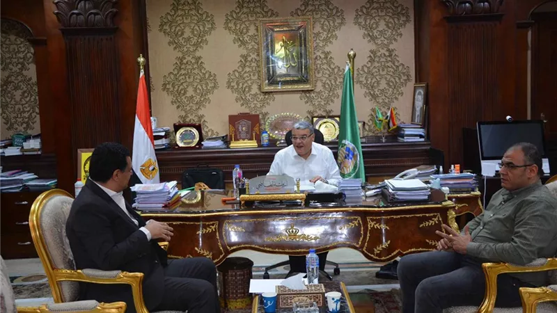 محافظ المنيا: الغرفة التجارية تدعم مراكز المحافظة بـ 4 آلاف كرتونة للأسر أكثر احتياجاَ