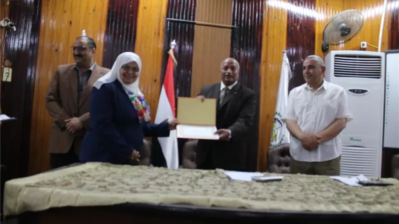 وكيل وزارة تعليم بني سويف يكرم المتميزين في التعليم الفني والتربية الفنية