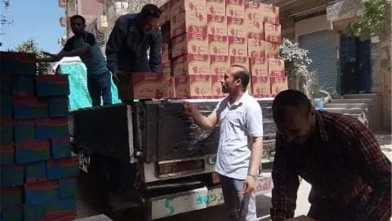 ضبط ٢ طن مواد غذائية مجهولة المصدر محملة على سيارة نصف نقل بههيا