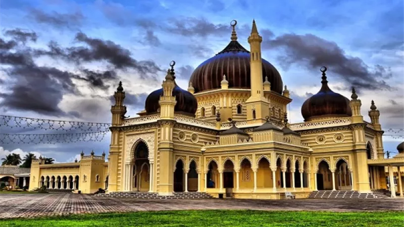 مسجد زاهر .. تحفة فنية للعمارة الإسلامية بروح مالاوية