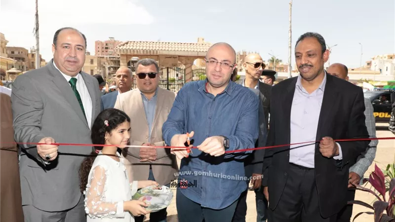 محافظ بني سويف يفتتح معرض
