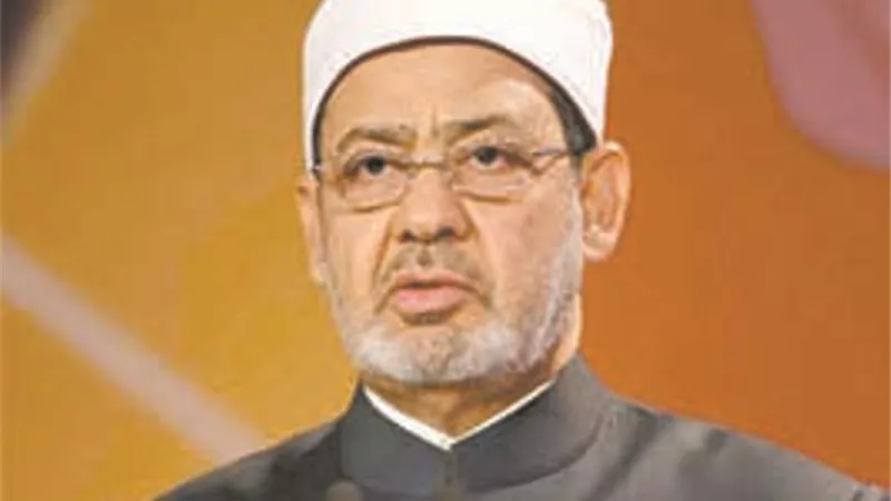شيخ الأزهر: لن ينال من قدسية القرآن.. عبث الصغار في بلدان تحتاج إلي التأدب بأدبه