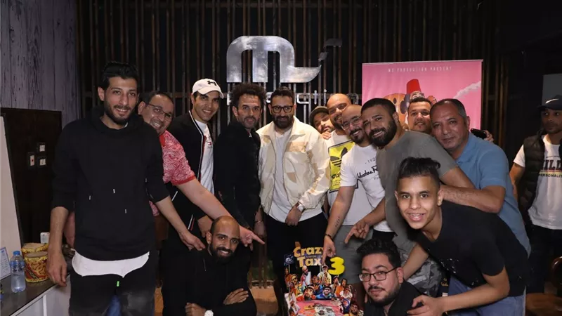 ابراهيم السمان يحتفل بنجاح برنامج كريزي تاكسي بحضور المنتج مصطفى السويفى