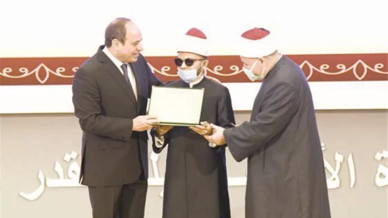 الرئيس يكرم حفظة القرآن الكريم