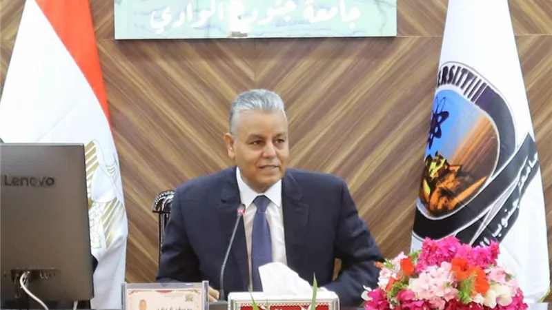 رئيس جامعة جنوب الوادي تجديد تعيين ٤ مديرى عموم