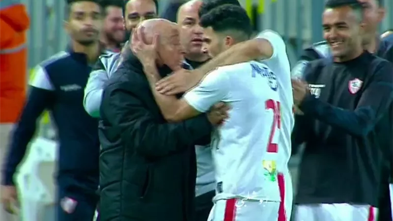 شاهد لقطة زيزو مع فيريرا بعد الهدف الأول للزمالك أمام المصرى.. فيديو