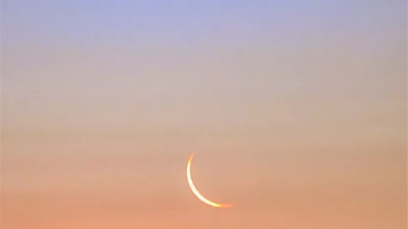 الجمعية الفلكية ترصد فجرًا نظرة الوداع لقمر رمضان