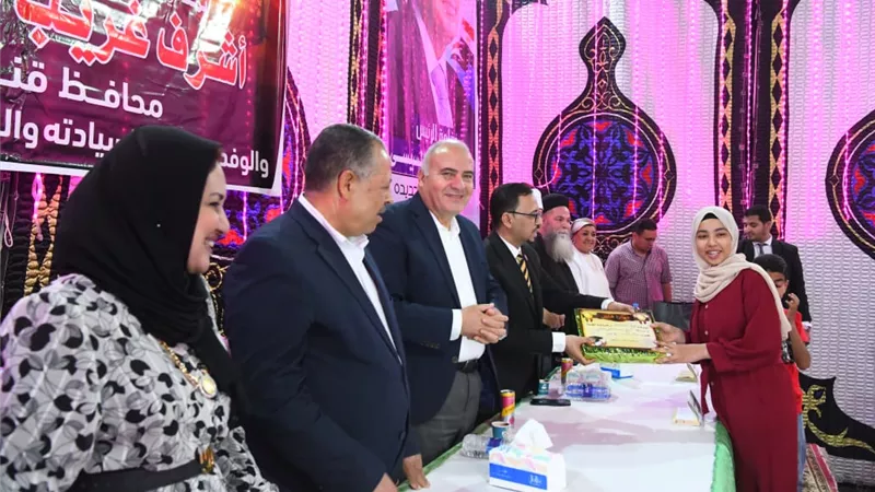 محافظ قنا يكرم ٧٠ من حفظة القرآن الكريم بفرشوط