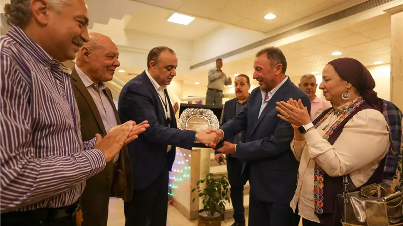 الخطيب يلبي دعوة أبو زيد ويزور نادي الشمس