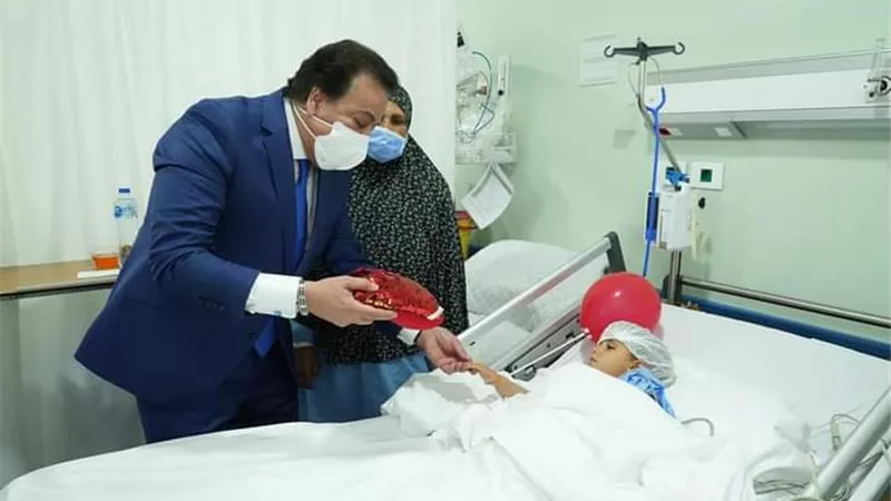 عبدالغفار يزور مستشفى «الناس» ويثني على جودة الخدمات المقدمة للأطفال