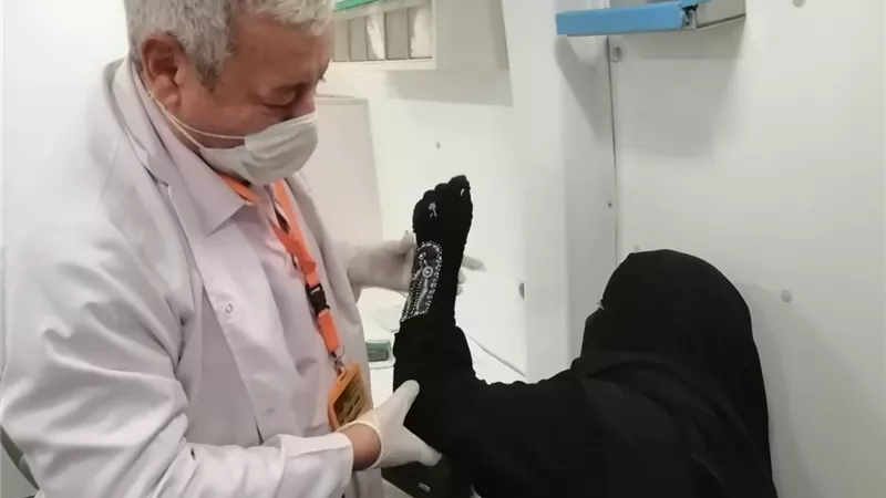 علاج ١٥٨٣ مواطنا في قافلة طبية بدمياط..صور