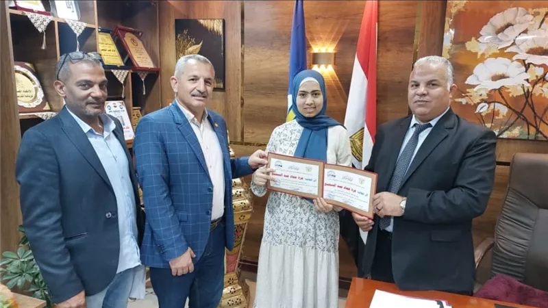 مدير تعليم دمياط يكرم أوائل مسابقة المكتبات النموذجية..صور