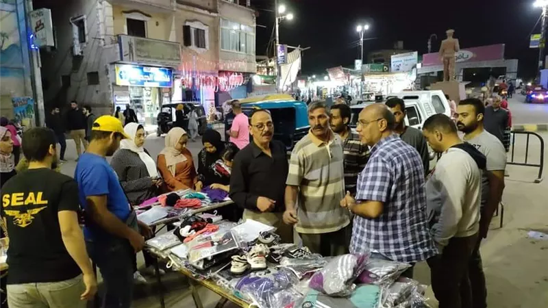 رئيس مدينة بركة السبع فى جولة مسائية بنطاق المدينة