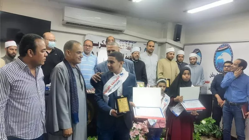 مستقبل وطن أسيوط يكرم حفظة القرآن الكريم..صور