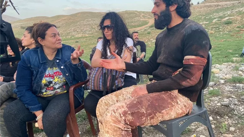 محمد حاتم في صورة مع كاملة أبو ذكري من كواليس 