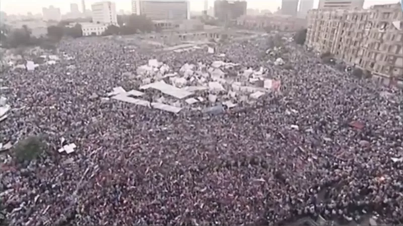 الاختيار 3 الحلقة 28.. مظاهرات 30 يونيو تملأ الشوارع والميادين.. 