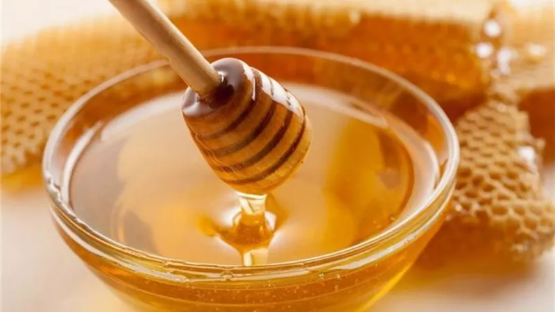 أعراض جانبية لا نعرفها عن عسل النحل