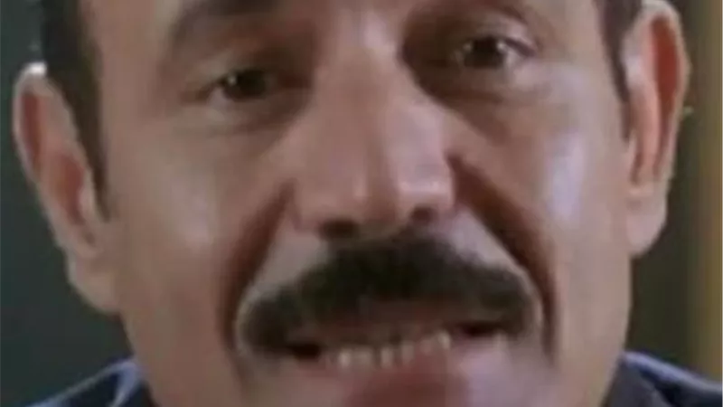 وصول جثمان الفنان عزت بدران بالحصرى