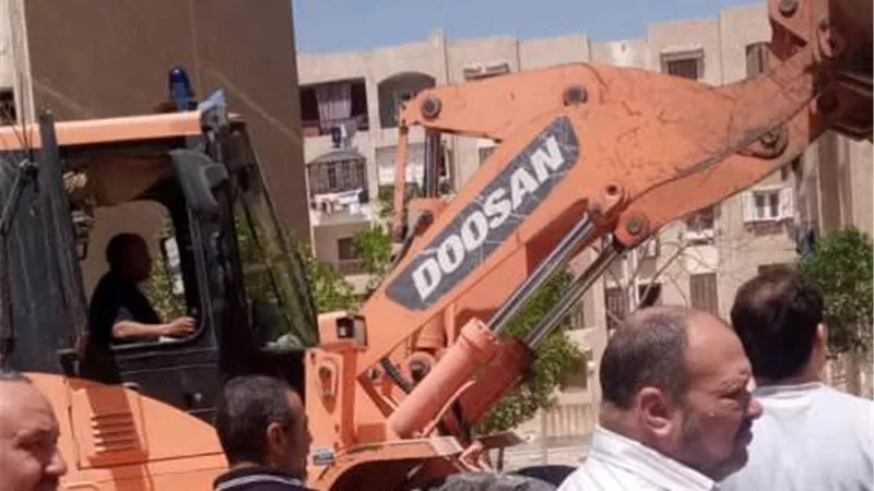 النجار: جهاز 6 أكتوبر يغلق ويشمع 5 محلات وينفذ حملة إزالات مكبرة.. بالصور