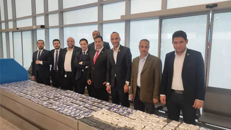 الجمارك تضبط أسرة طبيب تحاول تهريب ٥٥٩٢ عبوة مستلزمات أسنان