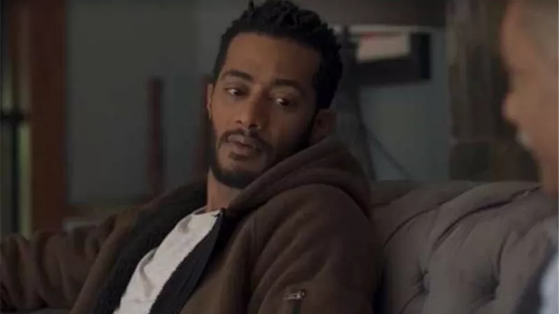 محمد رمضان يهرب من قبضة عمرو عبد الجليل فى 