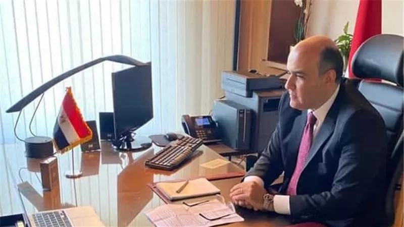 السفير المصري بهولندا يبحث مع مسؤول هولندي التعاون حول قضايا المياه
