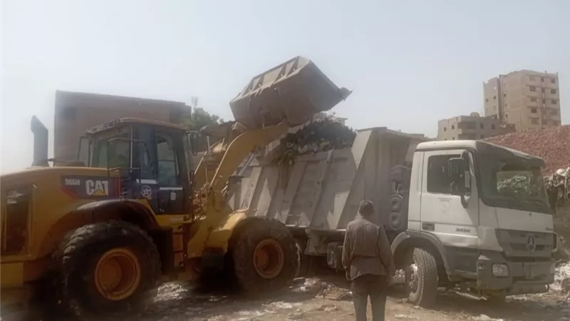 ازالة تراكمات مخلفات وتطوير ورصف شوارع بحى دار السلام