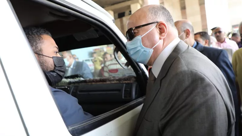 انتظام العمل بمواقف الاقاليم وإلزام السائقين بوضع ملصق بتعريفة الركوب..