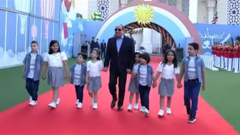 الرئيس السيسي يصطحب أبناء الشهداء والمصابين للاحتفال بعيد الفطر