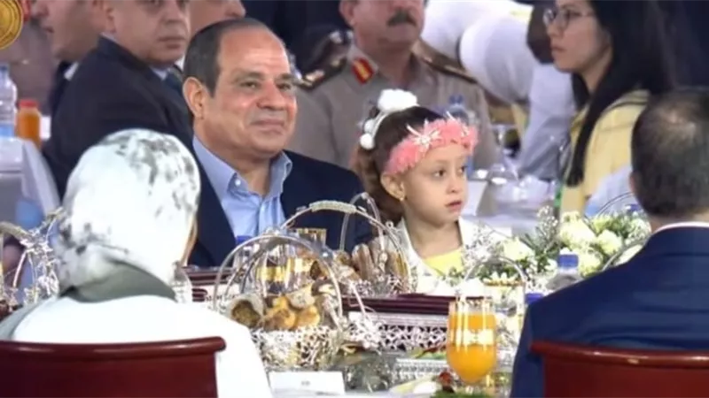 الرئيس السيسي يشاهد مقاطع من مسلسلي الاختيار 3 والعائدون خلال احتفالية أبناء الشهداء
