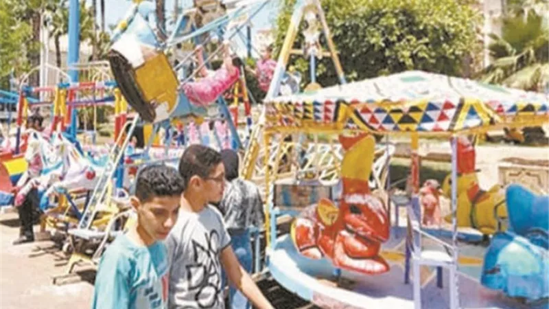 زحام بالشواطئ والحدائق والمتنزهات بالمحافظات