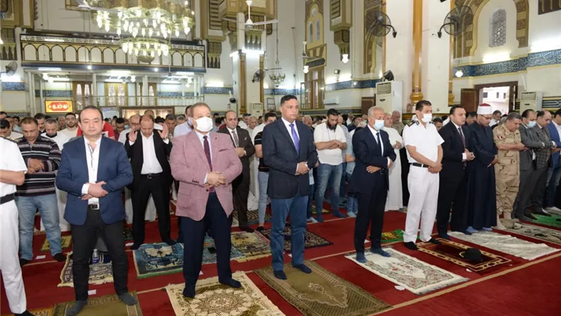 الالاف صلوا العيد وخرجوا للشوارع والحدائق بالمنصورة