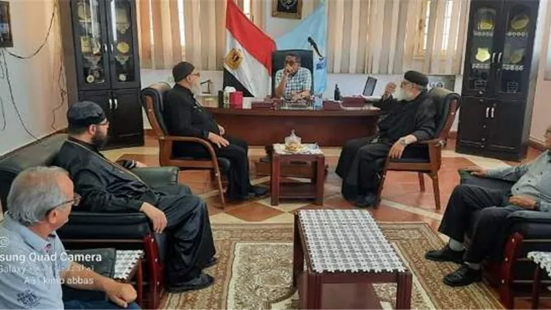 وفد كنيسة مارى جرجس يهنئ رئيس مدينة غارب بعيد الفطر المبارك