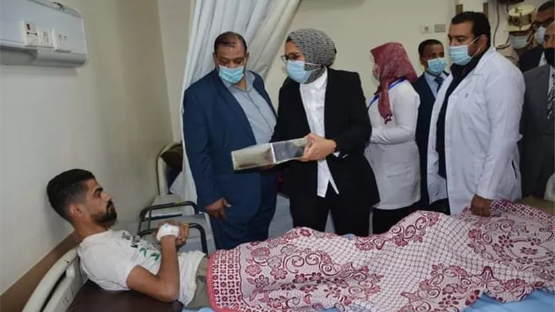 نائب محافظ الوادي الجديد تهنئ مرضى الخارجة بعيد الفطر المبارك