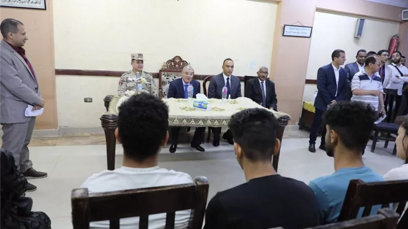 محافظ المنيا يهنئ أطفال مؤسسات البنين والبنات بعيد الفطر ..صور