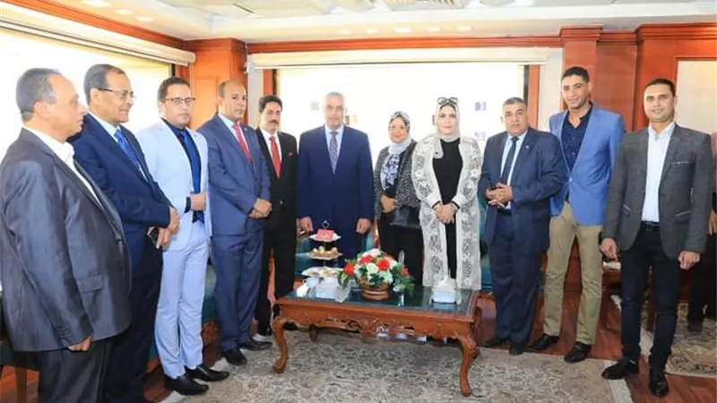 محافظ سوهاج يستقبل المهنئين بعيد الفطر المبارك..صور