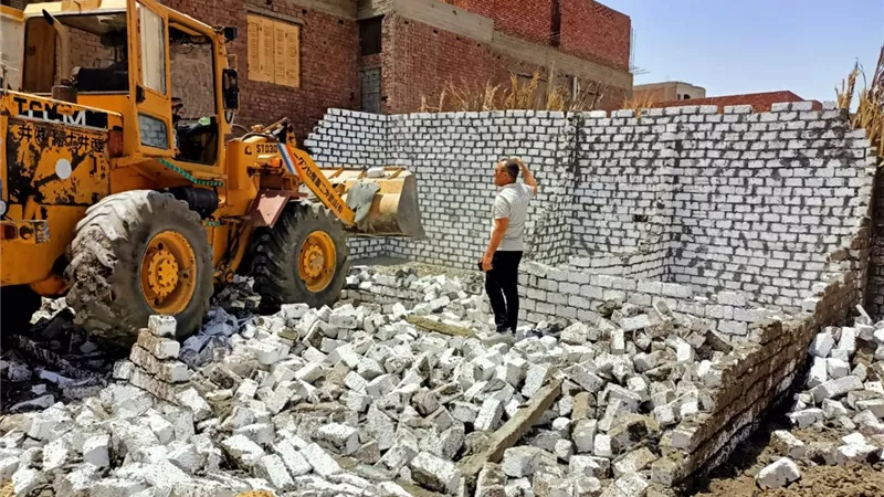 محافظة الجيزة تضبط وتزيل ٤٩ حالة بناء مخالف وتعدي علي الأراضي الزراعية