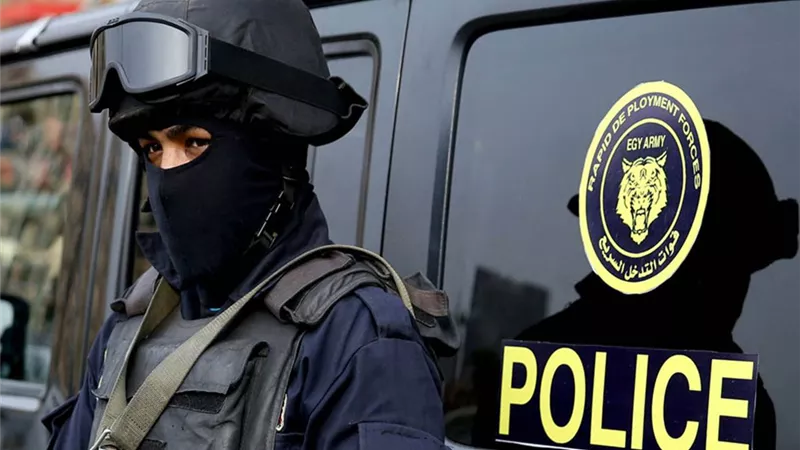مريض نفسي .. مصدر أمنى ينفى ادعاءات شخص بتعرضه للإعتداء من المحتجزين داخل قسم شرطة بالبحر الأحمر