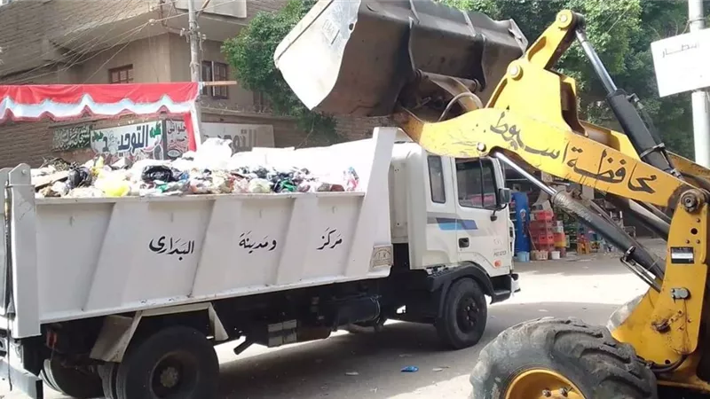 محافظ أسيوط: حملات مكثفة لرفع تراكمات القمامة بالمراكز خلال أجازة عيد الفطر المبارك