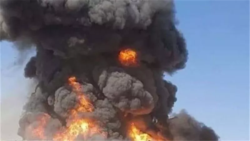 اندلاع حريق في مستودع وقود بمنطقة دونيتسك بسبب القصف الأوكراني