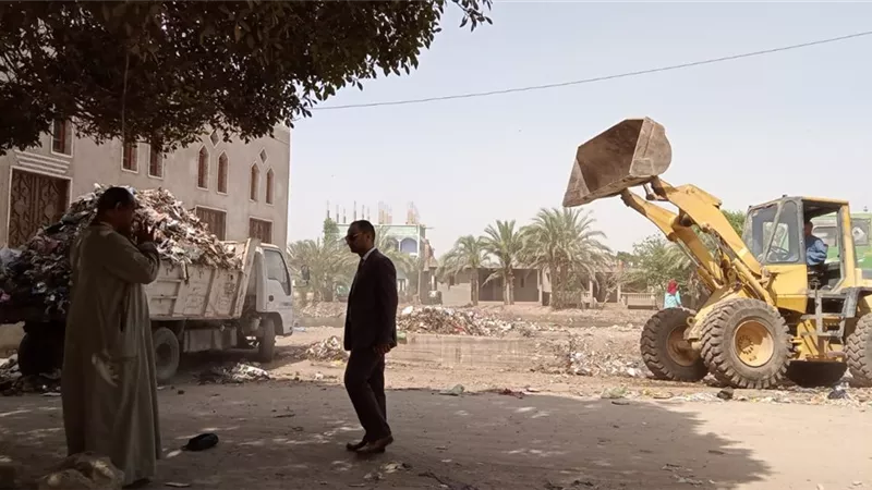 محافظ المنيا يوجه برفع الاشغالات وإزالة التعديات على حرم الطريق وتنفيذ أعمال الصيانة