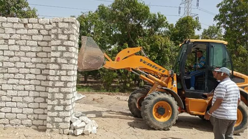 الإسماعيلية تتصدى للتعديات على الأراضي الزراعية خلال العيد ..صور