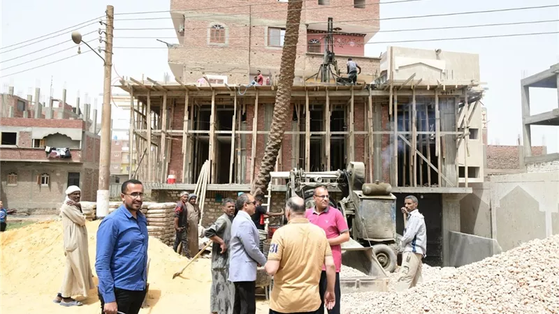 السكرتير المساعد بقنا يتابع إزالة التعديات علي الأراضى الزراعية خلال إجازه العيد