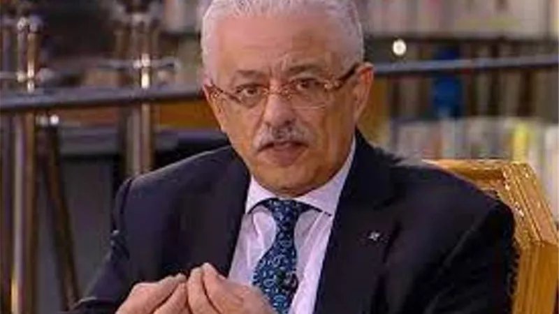 المعلمون يقطعون الإجازة لتجهيز اللجان.. غداً