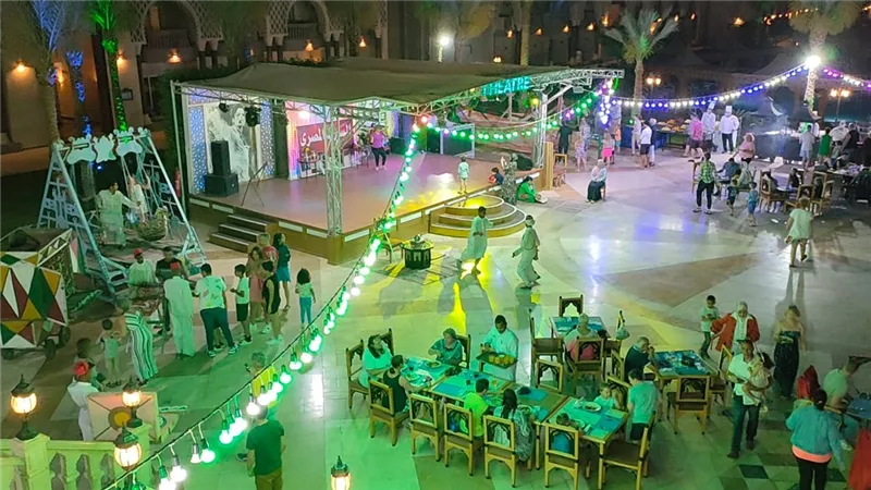 اجواء المولد الشعبى تجذب السياح والمصريين بالفنادق بالغردقة