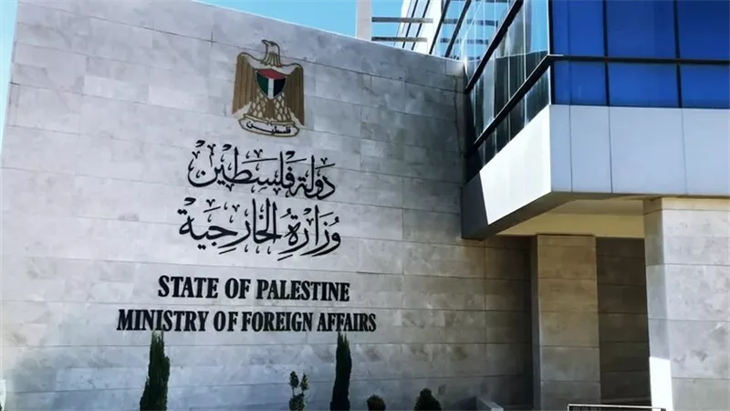 الخارجية الفلسطينية تدين رفع العلم الإسرائيلي على الحرم الإبراهيمي بالخليل